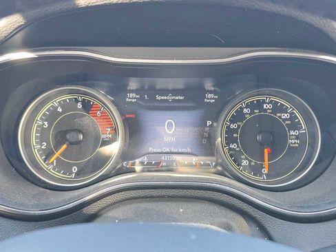Used 2022 Jeep Cherokee Latitude Lux w/ Mopar Interior Package AWD/4WD image 7