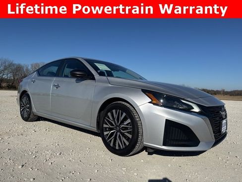 Used 2024 Nissan Altima 2.5 SV image 7