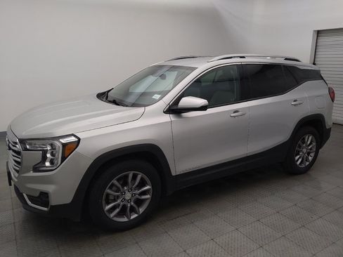 Used 2022 GMC Terrain SLT image 2