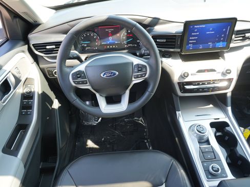 Used 2024 Ford Explorer XLT w/ Equipment Group 202A AWD/4WD image 22