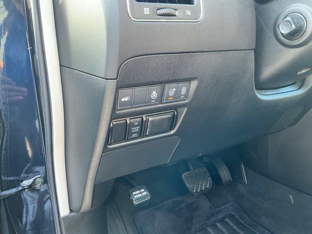 Used 2020 Nissan Armada Platinum w/ Captain's Chairs Package AWD/4WD image 27