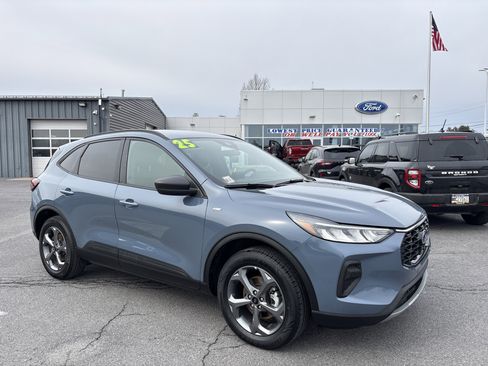 Used 2025 Ford Escape ST-Line image 1