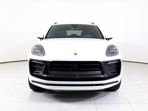 Certified 2024 Porsche Macan image 31