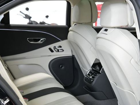 Used 2024 Bentley Flying Spur V8 AWD/4WD image 38