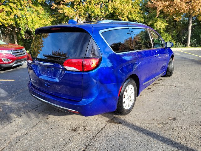 Used 2018 Chrysler Pacifica Touring-L Plus FWD image 3