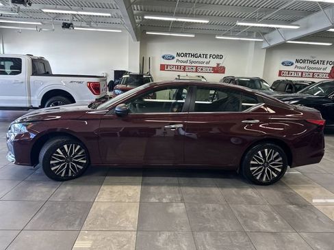 Used 2024 Nissan Altima 2.5 SV AWD/4WD image 15