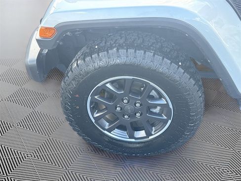 Used 2023 Jeep Gladiator Overland image 36