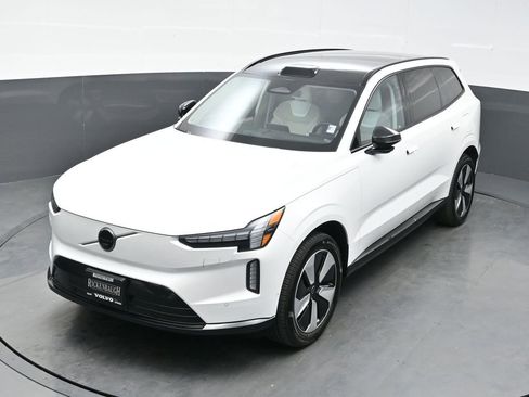 Used 2025 Volvo EX90 Plus image 30