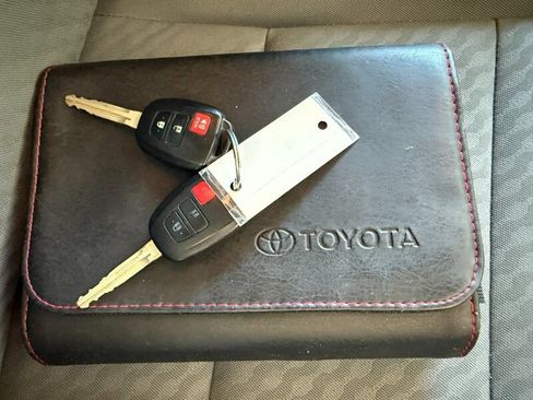 Used 2021 Toyota Tacoma SR5 image 39