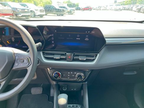 Used 2025 Chevrolet TrailBlazer LT AWD/4WD image 24