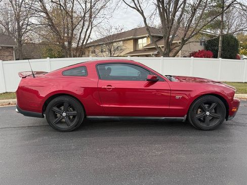 Used 2010 Ford Mustang GT image 4