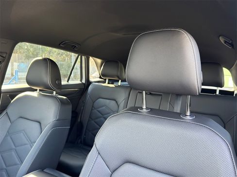 New 2026 Volkswagen Atlas Cross Sport SE image 11