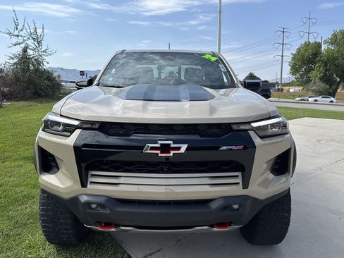 Used 2024 Chevrolet Colorado ZR2 w/ Technology Package AWD/4WD image 8