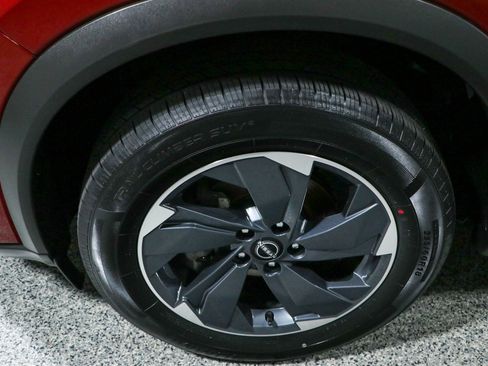 Used 2024 Nissan Rogue SV FWD image 11