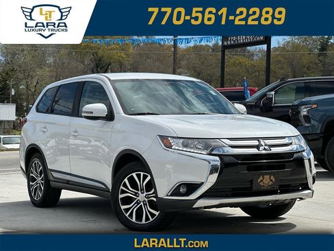 Used 2017 Mitsubishi Outlander SE AWD/4WD image 2