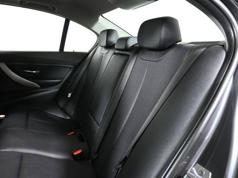 Used 2018 BMW 320i xDrive Sedan w/ Convenience Package image 4