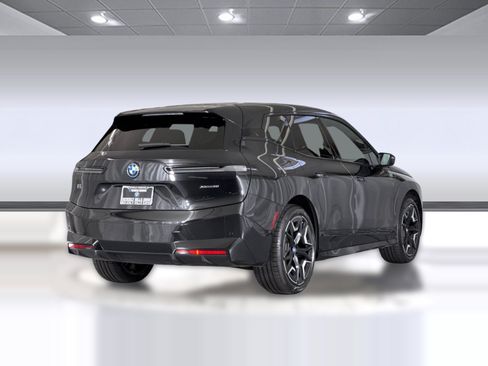 Used 2024 BMW iX xDrive50 w/ Premium Package AWD/4WD image 9