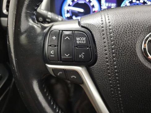 Used 2017 Toyota Highlander SE AWD/4WD image 19