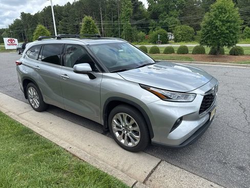 Used 2023 Toyota Highlander Limited AWD/4WD image 10
