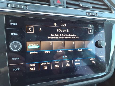 Used 2020 Volkswagen Tiguan SE image 19