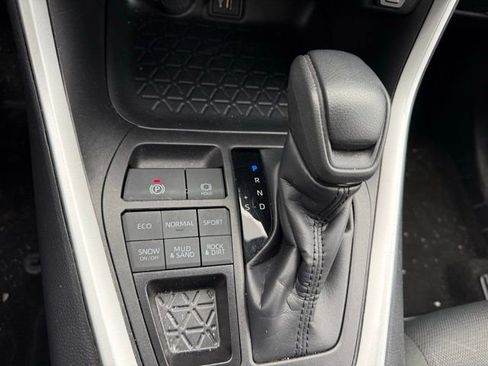 Used 2025 Toyota RAV4 XLE image 17