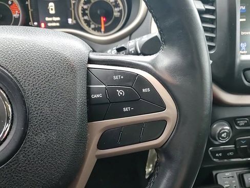 Used 2017 Jeep Cherokee Latitude image 14