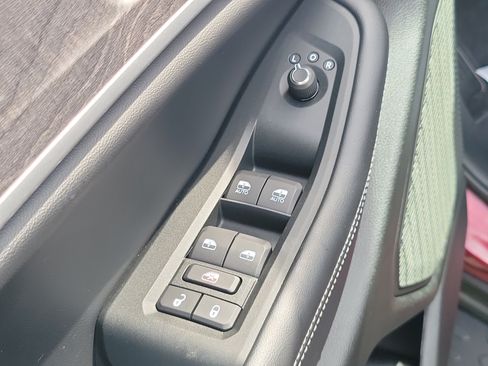 Used 2025 Jeep Grand Cherokee Limited RWD image 15