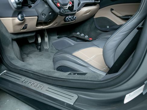 Used 2016 Ferrari 488 GTB image 33