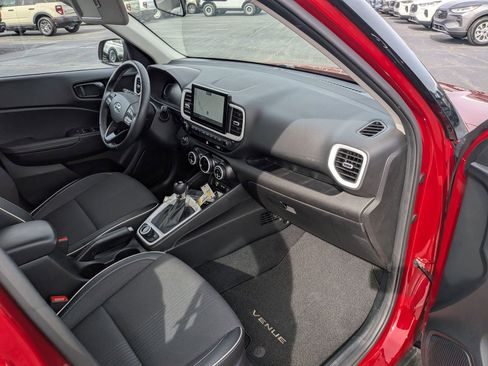 Used 2025 Hyundai Venue Limited FWD image 36