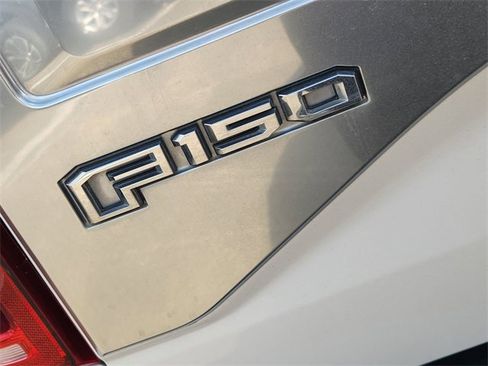 Used 2017 Ford F150 Platinum w/ Equipment Group 701A Luxury image 32