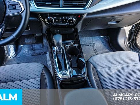 Used 2025 Chevrolet Trax LT w/ LT Convenience Package image 39