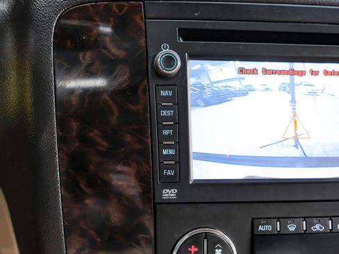 Used 2014 GMC Yukon Denali RWD image 30