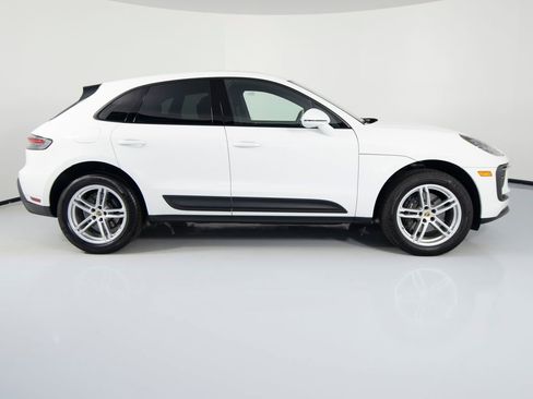 Certified 2025 Porsche Macan AWD/4WD image 11