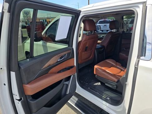 Used 2017 Cadillac Escalade ESV Premium Luxury AWD/4WD image 16