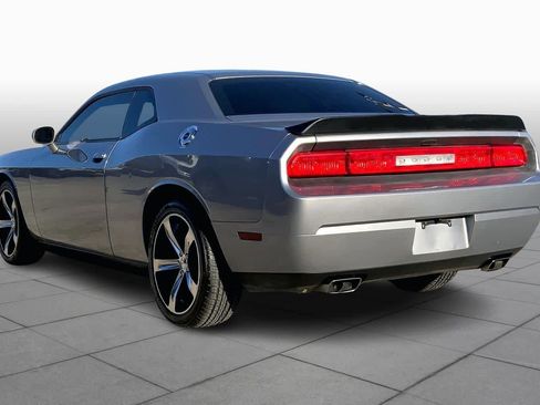 Used 2014 Dodge Challenger SXT image 9