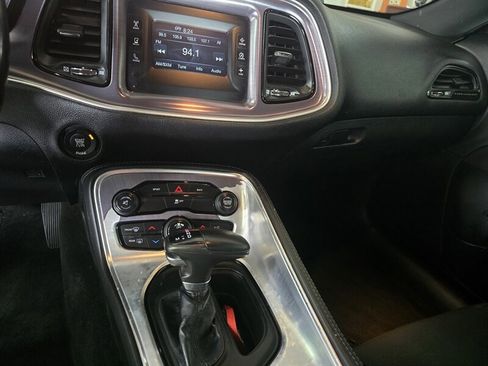 Used 2015 Dodge Challenger SXT RWD image 9