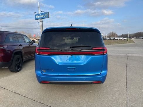 New 2026 Chrysler Pacifica Select w/ S Appearance Package FWD image 5