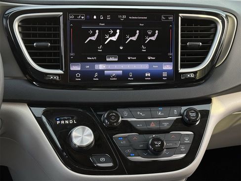 Used 2023 Chrysler Pacifica Touring-L image 16