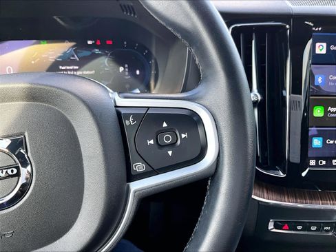Used 2022 Volvo XC60 B5 Momentum AWD/4WD image 24