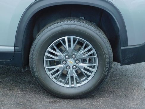 Used 2024 Chevrolet Traverse LT image 11