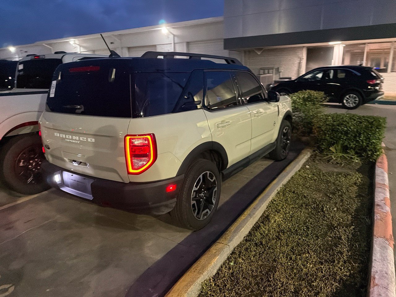 Used 2024 Ford Bronco Sport Outer Banks w/ Tech Package AWD/4WD image 3