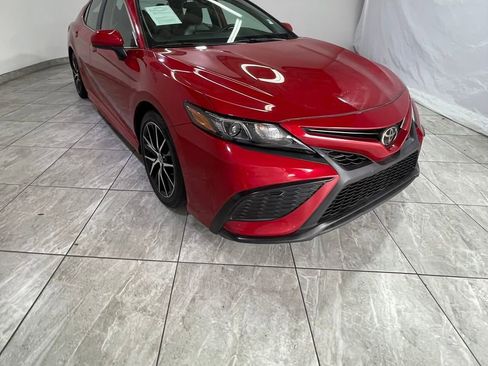 Used 2021 Toyota Camry SE image 1