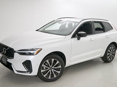 Certified 2025 Volvo XC60 B5 Plus AWD/4WD image 3