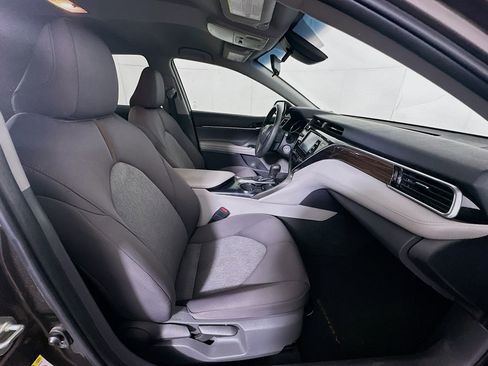 Used 2018 Toyota Camry LE FWD image 29