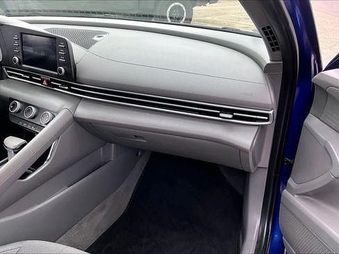 Used 2024 Hyundai Elantra SE image 17