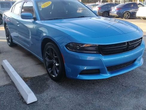 Used 2019 Dodge Charger SXT image 5