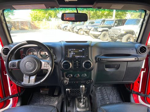 Used 2018 Jeep Wrangler Unlimited Sahara image 22