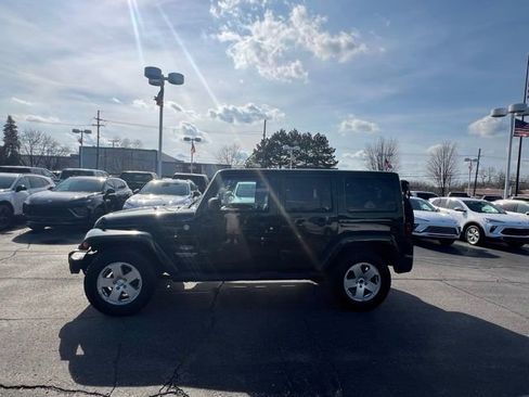 Used 2011 Jeep Wrangler Unlimited Sahara w/ Dual Top Group AWD/4WD image 7
