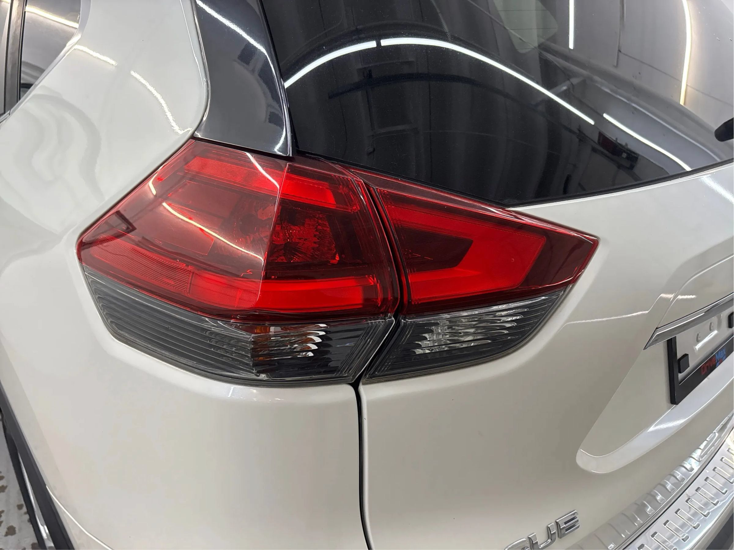 Used 2018 Nissan Rogue SV AWD/4WD image 32