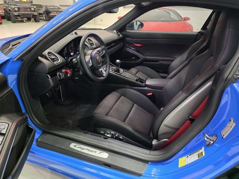 Used 2023 Porsche 718 Cayman w/ Premium Package RWD image 42